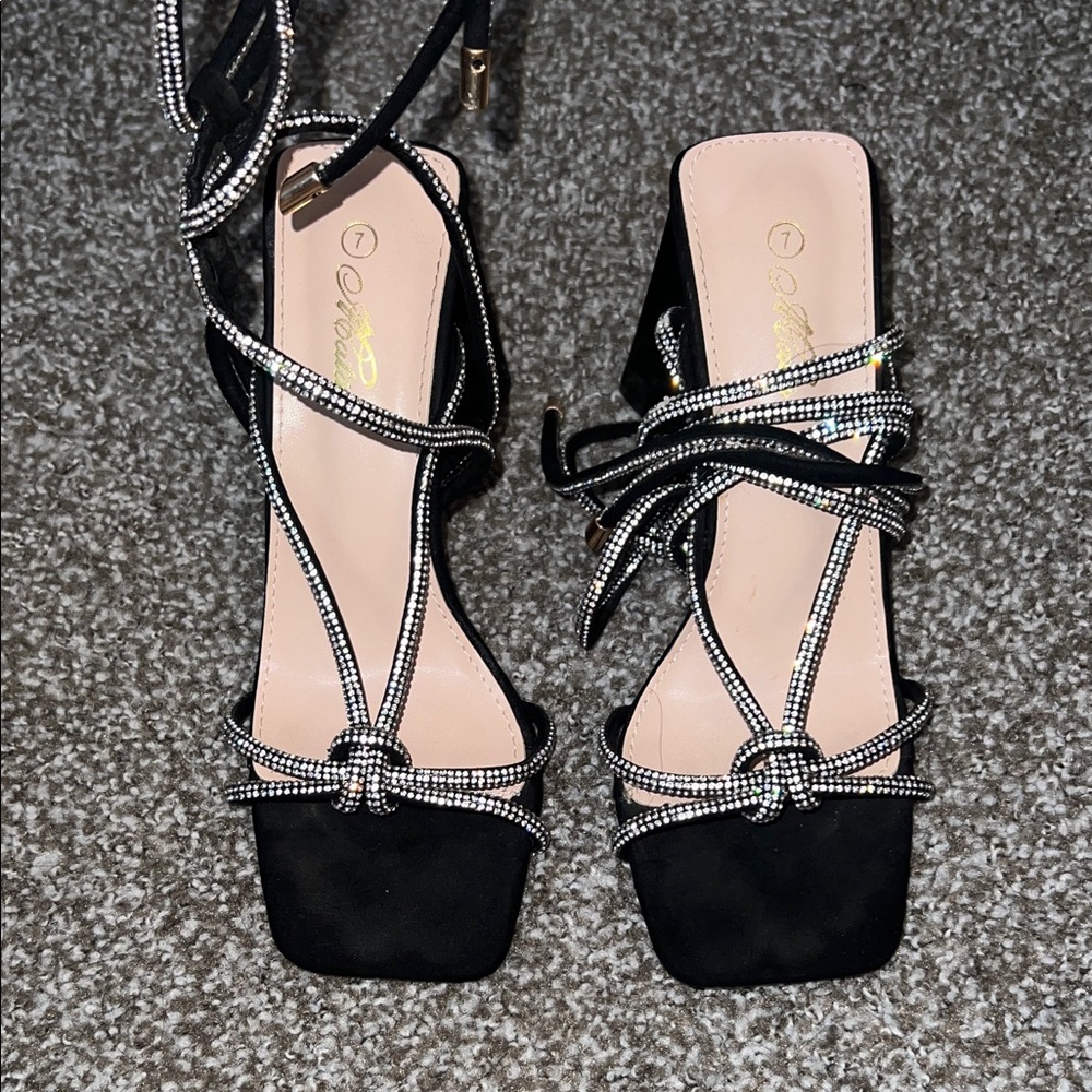Elegant Black Strappy Heels - Picture 3 of 7